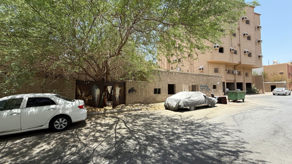 3-أرض سكنية مقام عليها مبنى شعبي 638.94م2 بالبحيرات