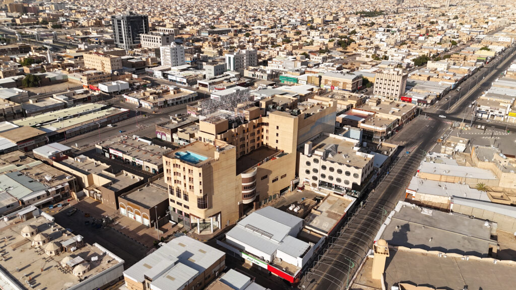 1- فندق ومركز تجاري بمساحة 3113.56 م² في مدينة حفر الباطن