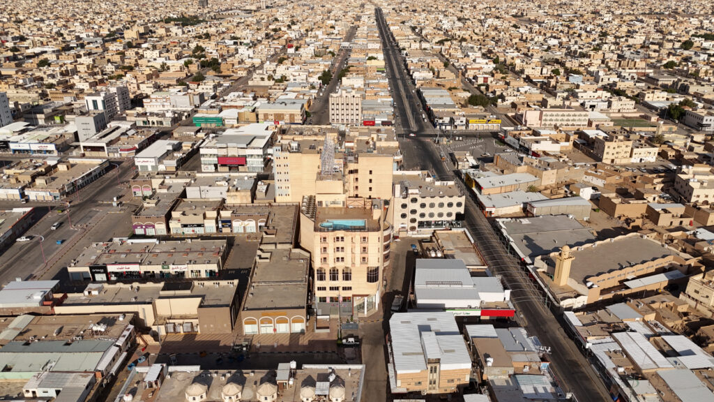 1- فندق ومركز تجاري بمساحة 3113.56 م² في مدينة حفر الباطن