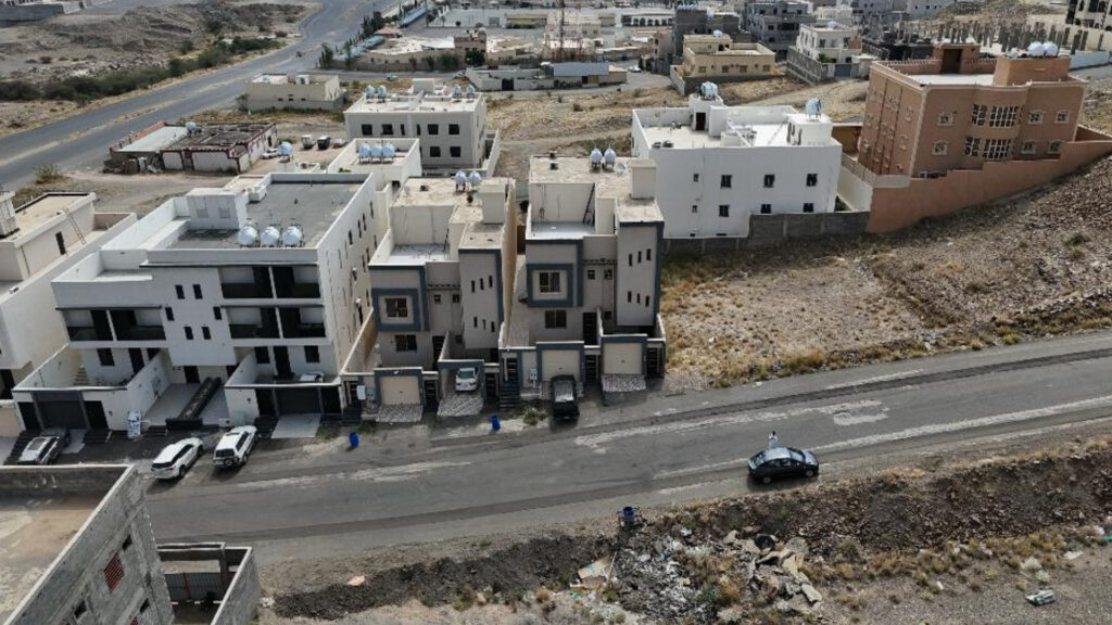 4-شقة سكنية في الدور الأرضي بحي المحالة بمدينة أبها