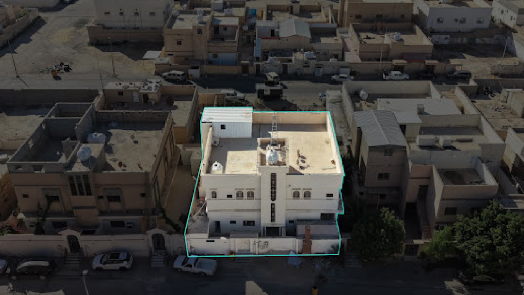 6-فيلا سكنية – حي العزيزية بمساحة 400 م² في مدينة القريات