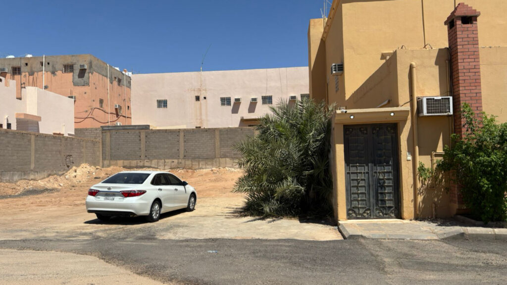 1-ارض سكنية في عرعر بحي النسيم مساحة 600م
