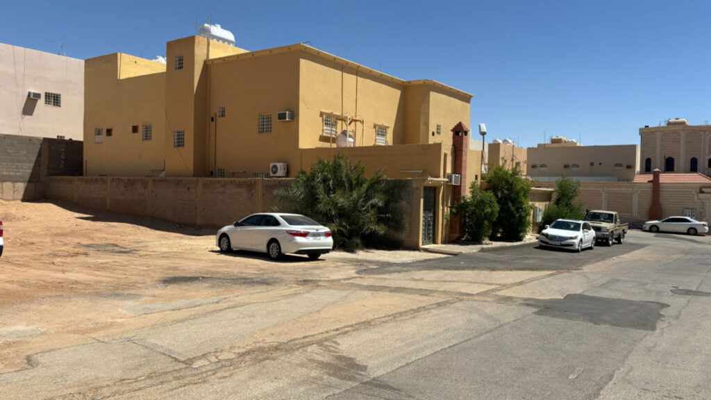 1-ارض سكنية في عرعر بحي النسيم مساحة 600م