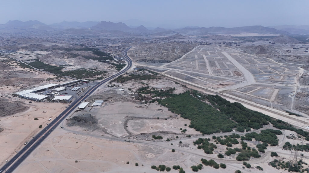 2- أرض ﺧﺎم بحي حارة الباب الجديد / مكه المكرمه – بمساحة 185972.1 م²