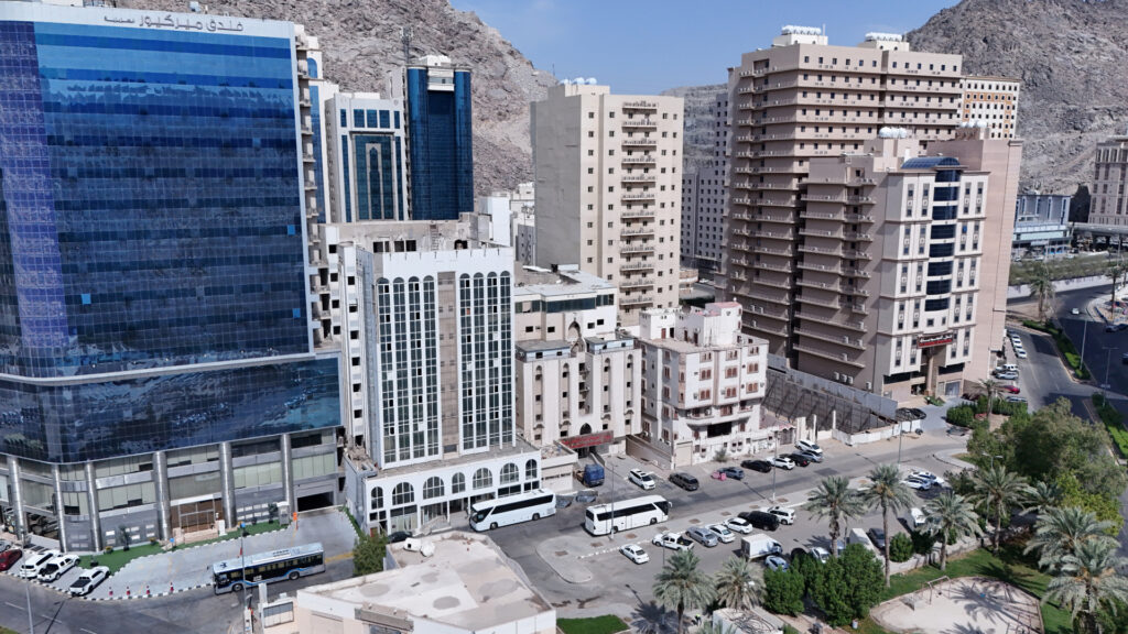 4- ﻋﻤﺎرﺗﻴﻦ ﺳــﻜﻨﻴﺔ ﺗﺠﺎرﻳﺔ بحي العزيزية / مكه المكرمه – بمساحة 1500 م²