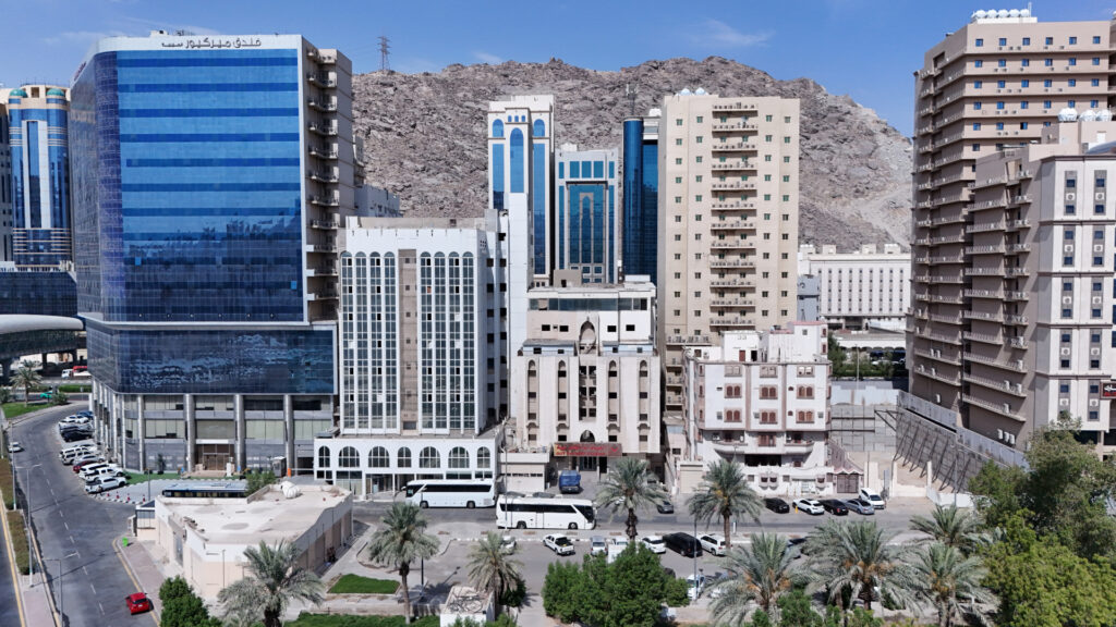4- ﻋﻤﺎرﺗﻴﻦ ﺳــﻜﻨﻴﺔ ﺗﺠﺎرﻳﺔ بحي العزيزية / مكه المكرمه – بمساحة 1500 م²
