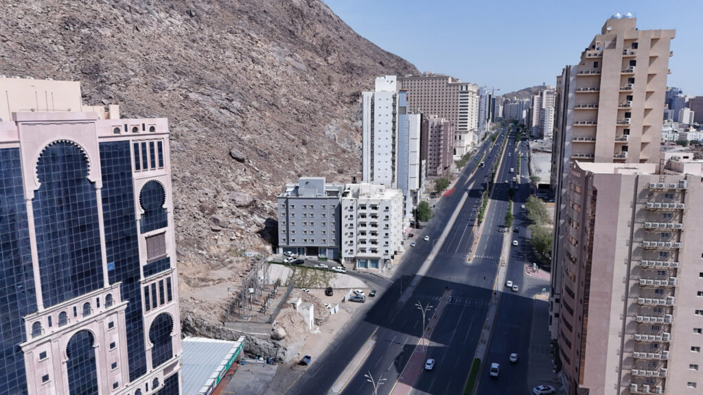 7- أرض سكنية ﺗﺠﺎرﻳﺔ بحي الجامعة / مكه المكرمه – بمساحة 768 م²
