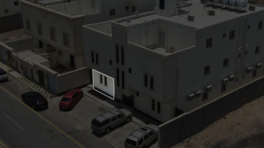 10-شقة سكنية بحي شرق المدينة / أ