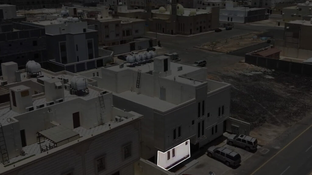 10-شقة سكنية بحي شرق المدينة / أ