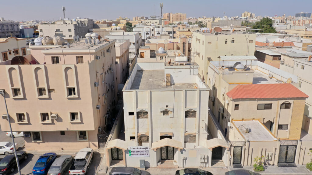 7-مبنى سكني بمساحة 368م بحي البادية- الدمام