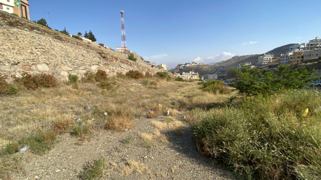 1- ارض تجارية بحي شعب الفازة بضبيعة بمساحة 19447.5 م² في مدينة أبها