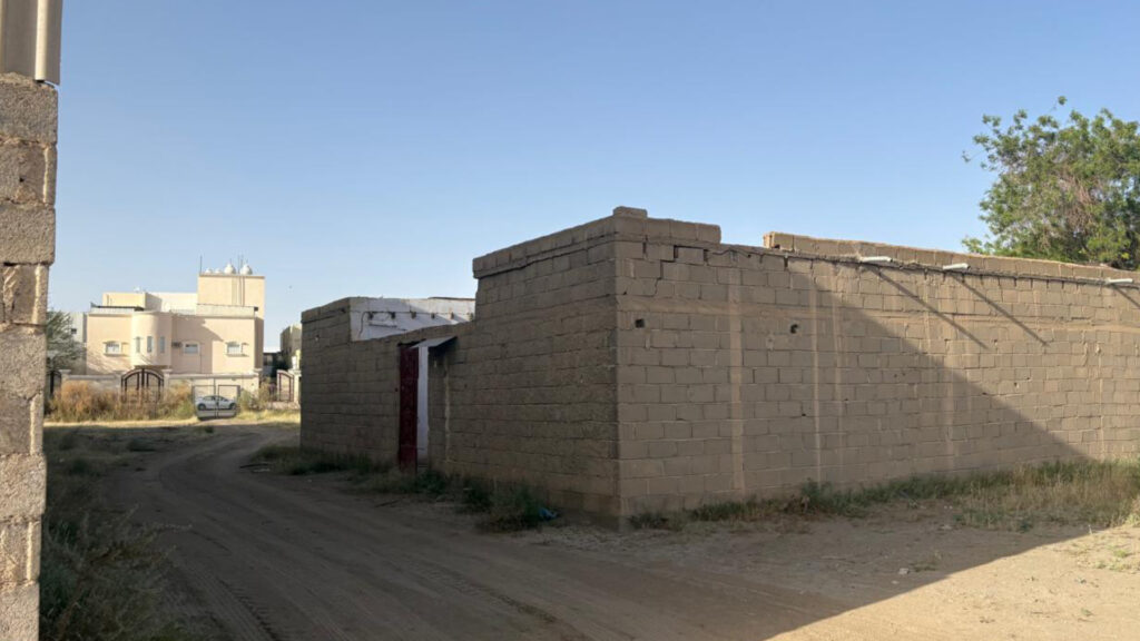 17-مستودع سكني تجاري في حي الحزامى بمساحة 30200م قطعة رقم 283
