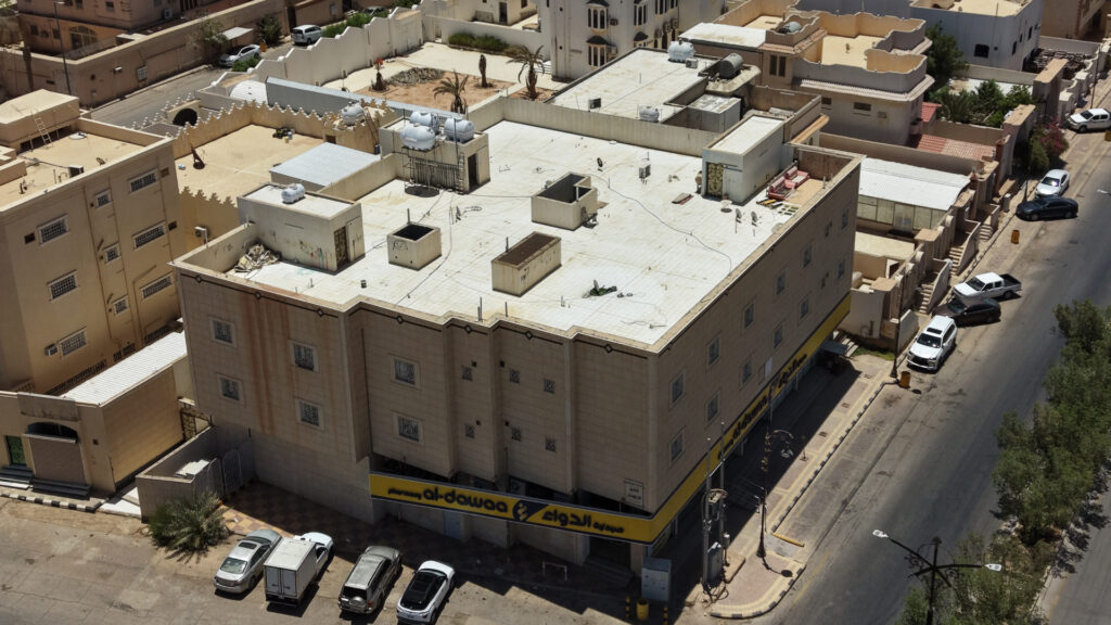 1-عمارة تجارية سكنية بحي العزيزية