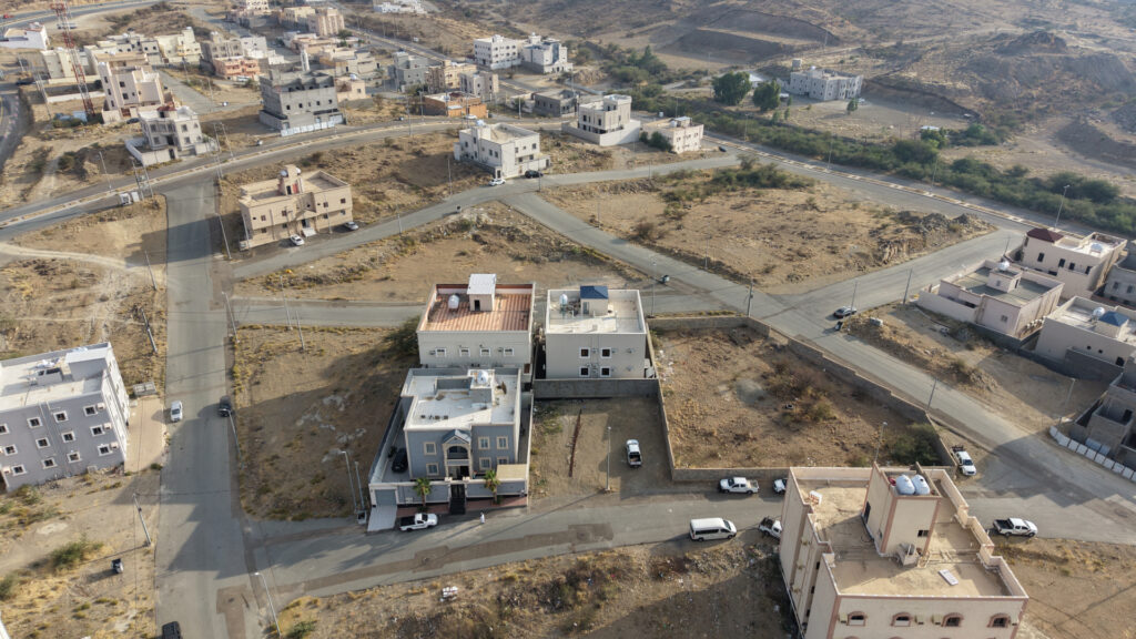 11-أرض بحي الشروق