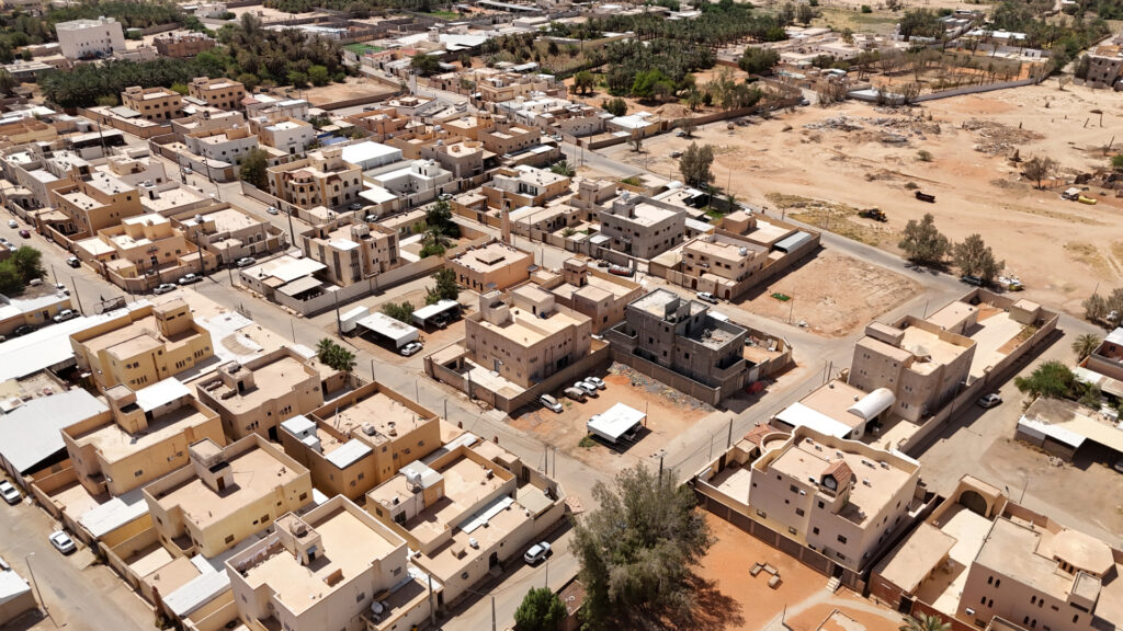 3-أرض بحي الصقورية