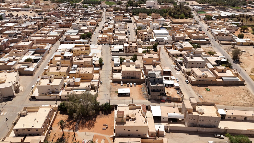 3-أرض بحي الصقورية