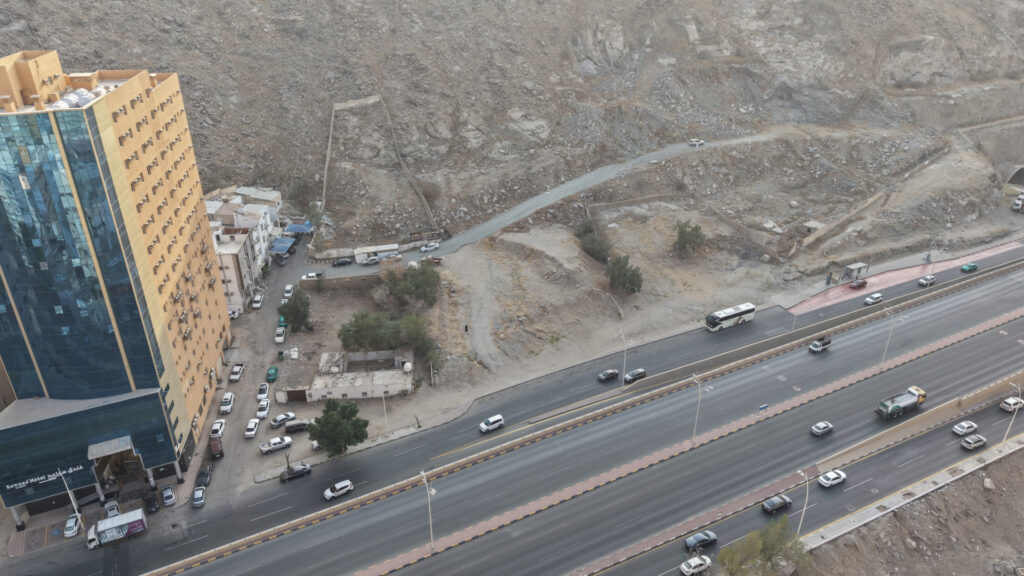 5-أرض سكني