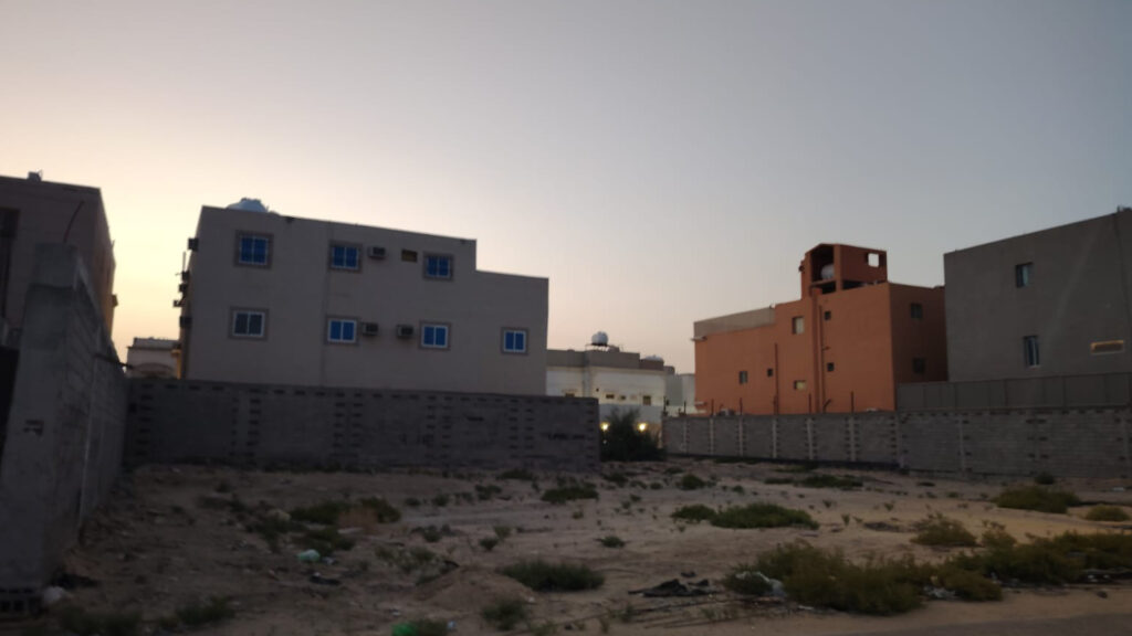 4-ارض سكنية بحي ضاحية الملك فهد