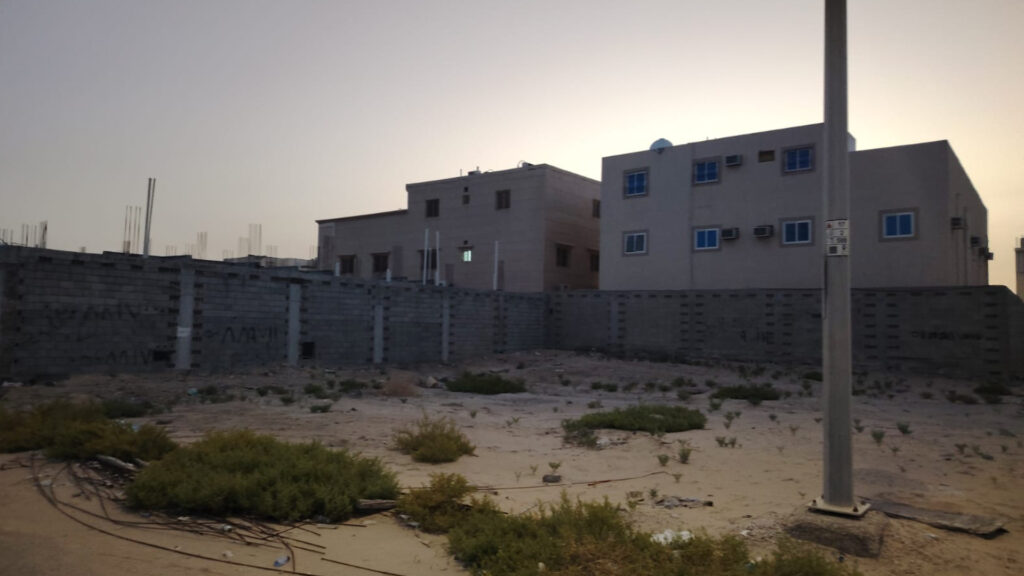 4-ارض سكنية بحي ضاحية الملك فهد