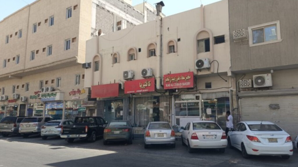 10- عمارة بحي الثقبة