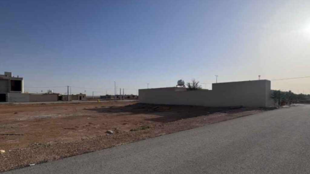 1-أرض بحي حوطة سدير