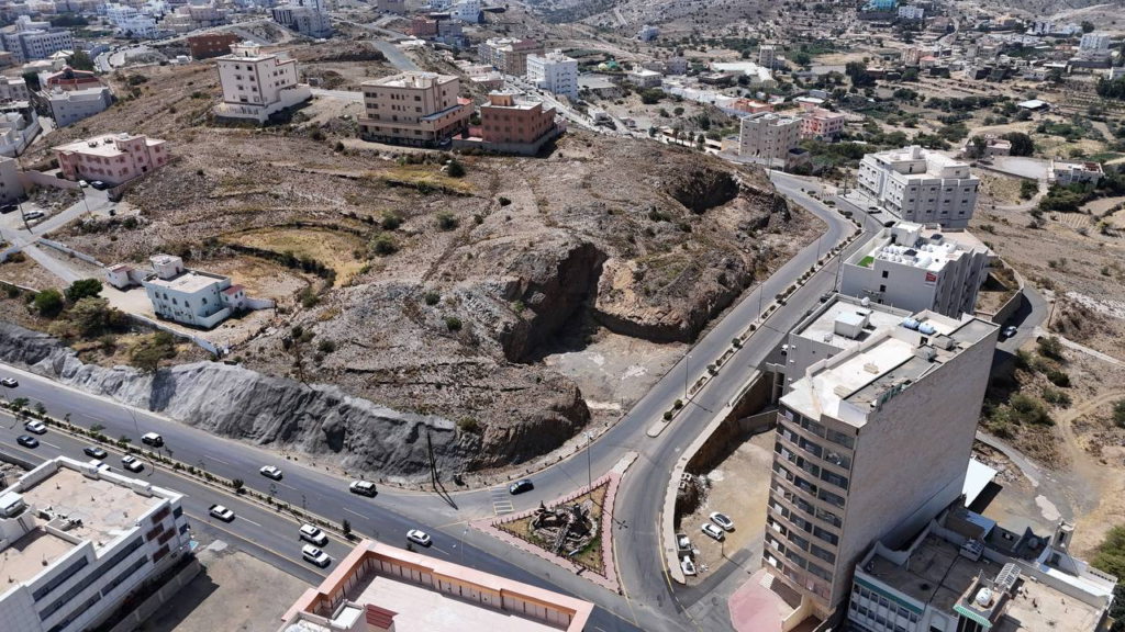 4-أرض سكنية 730م2 بحي بني فروة