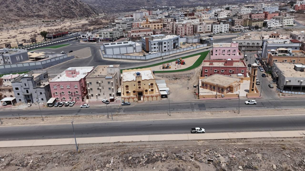 5-أرض سكنية 661.42م2 بحي القفيل