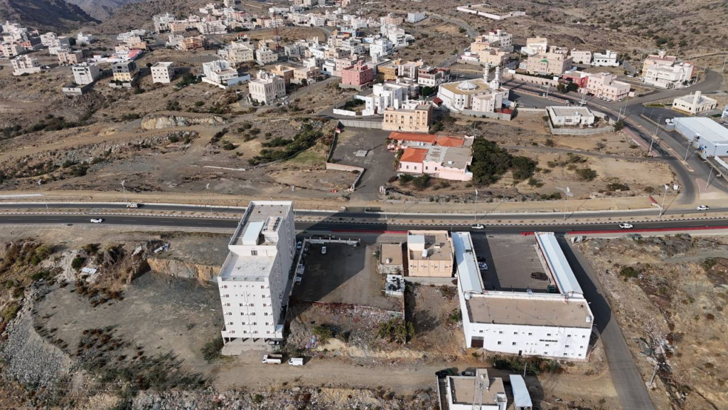 8-أرض سكنية 580م2 في الباحة