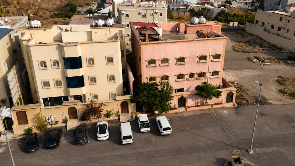 6- عمارة سكنية-مخطط غرب طريق وادي بن هشبل بمساحة 400 م² في مدينة خميس مشيط