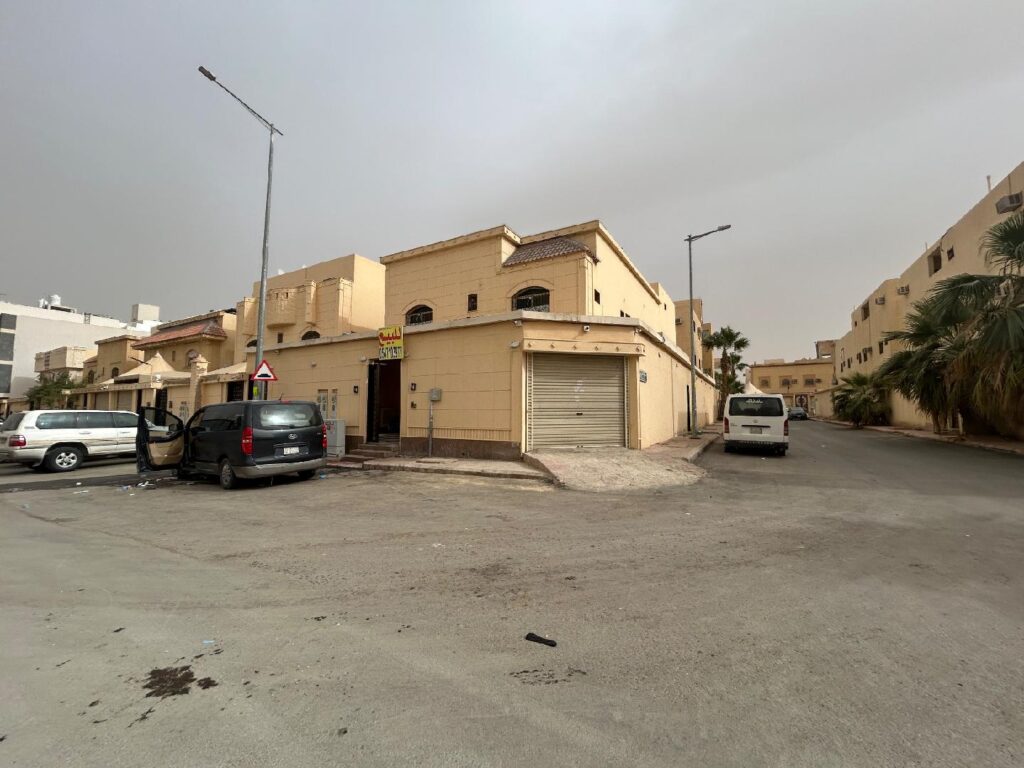 1-فيلا سكنية بحي طويق بمساحة 450 م² في مدينة الرياض