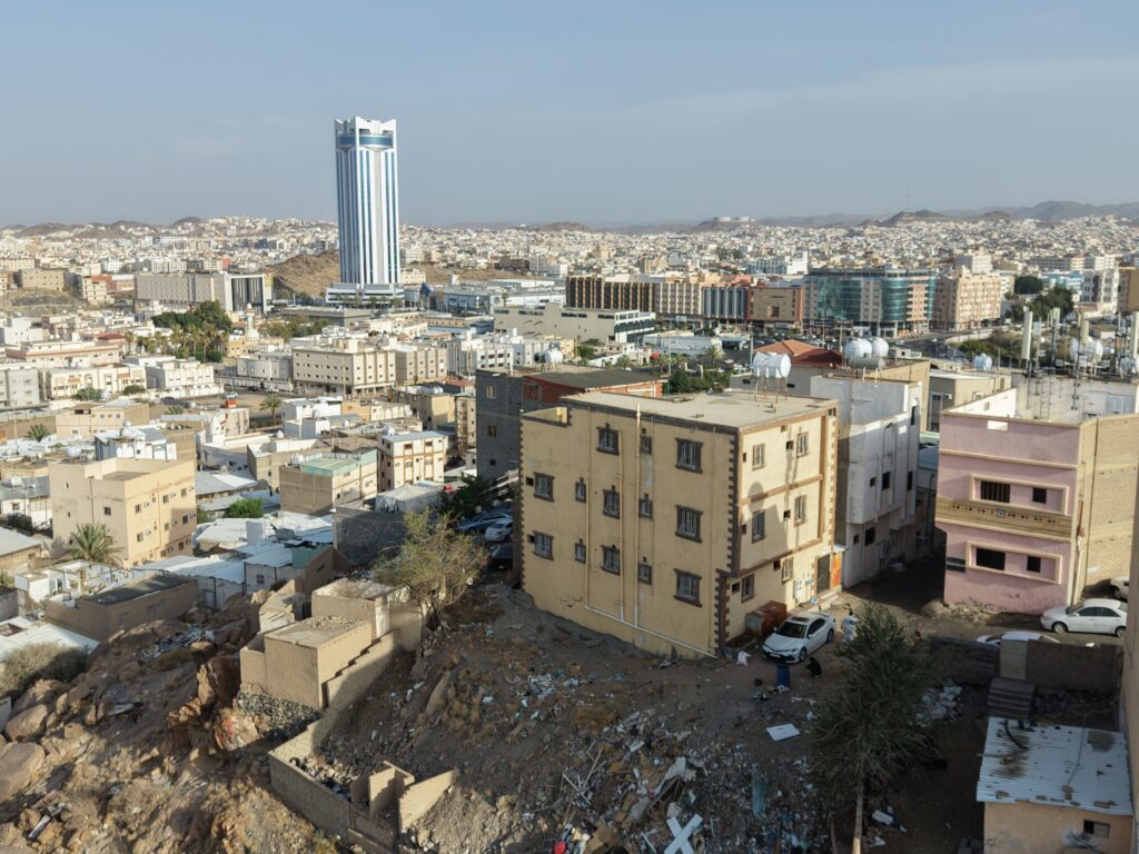 16-عمارة سكنية