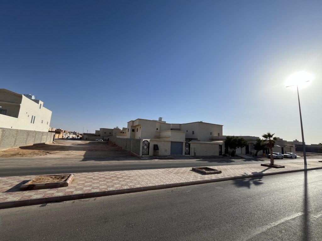 2-فيلا سكنية 717.5م2 بحي الورود