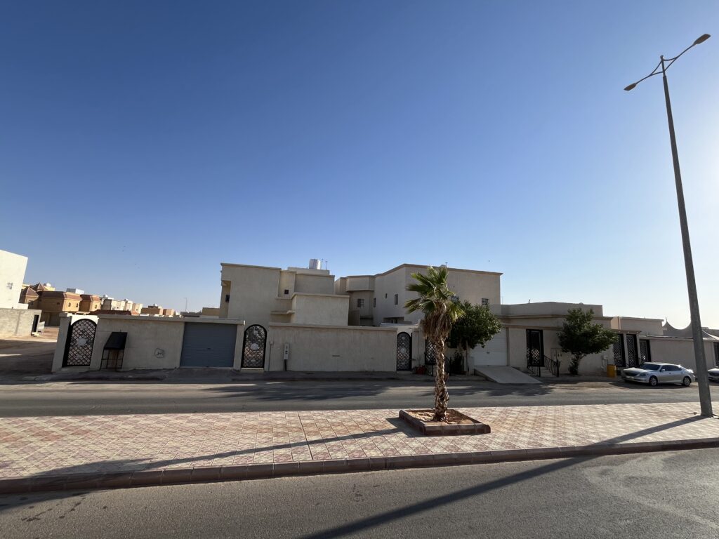 2-فيلا سكنية 717.5م2 بحي الورود