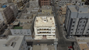 5- عمارة سكنية في حي العزيزية بمساحة 400م قطعة رقم 6 صك رقم 420206012474