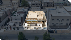 4- عمارة بحي الخزامي بمحافظة بيشة صك رقم 960001079480