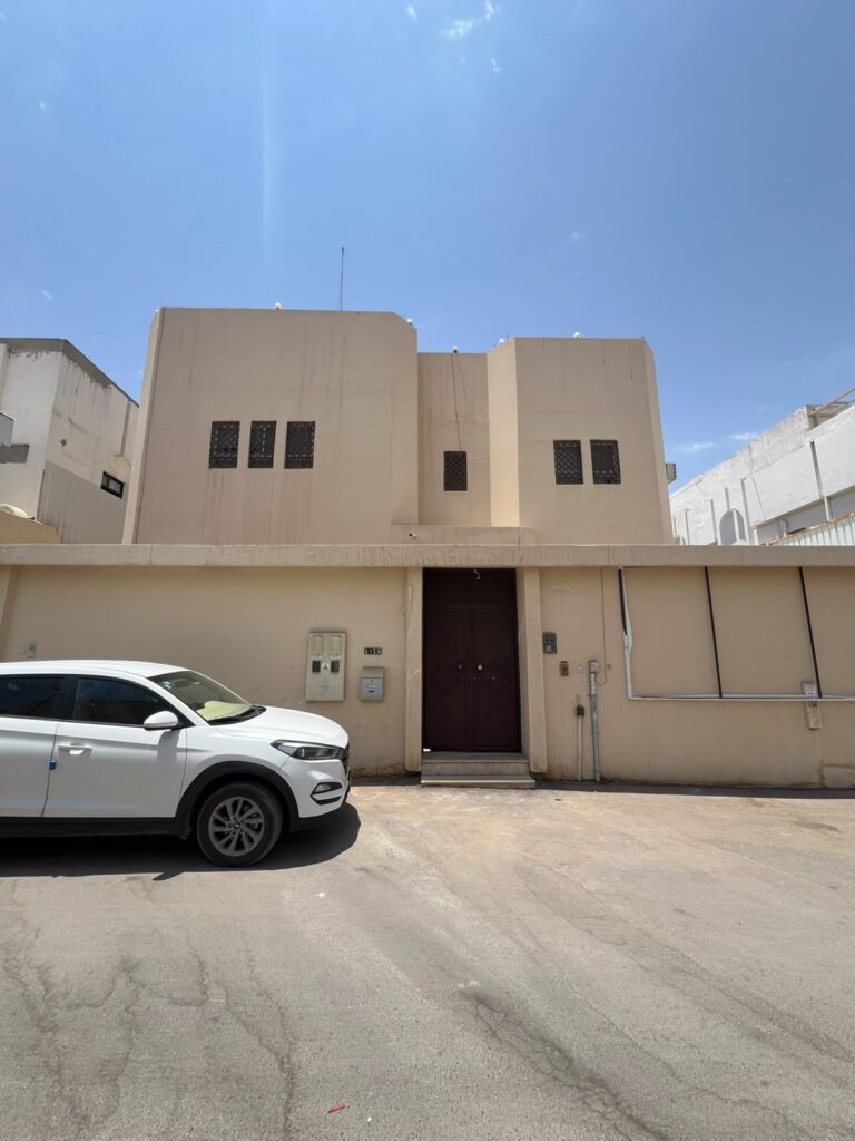4-فيلا سكنية حي الزهرة تبعد نحو 1.5كم عن طريق الدائري الجنوبي