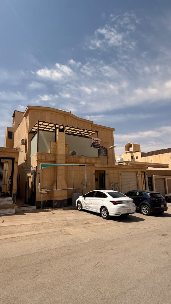 5-فيلا سكنية بحي ظهرة لبن تبعد نحو 3كم عن شارع نجد
