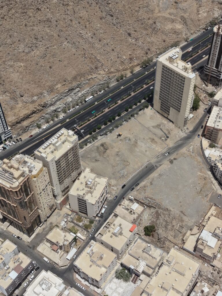 1- ثلاث أراضي في العزيزية بالقرب من المشاعر المقدسة بمساحة 3562.78 م² في مدينة مكة المكرمة – العاصمة المقدسة