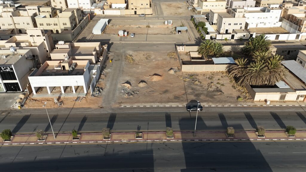 09 – أرض سكنية بحي الأندلس / المزاحميه – بمساحة 440 م