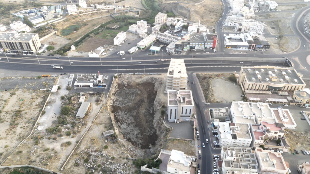 1-أرض بحي المروج