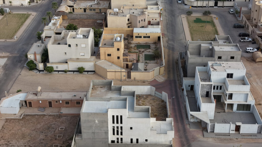 18- ڤيلا سكنية بحي المروج بمساحة 975 م² في مدينة عنيزة