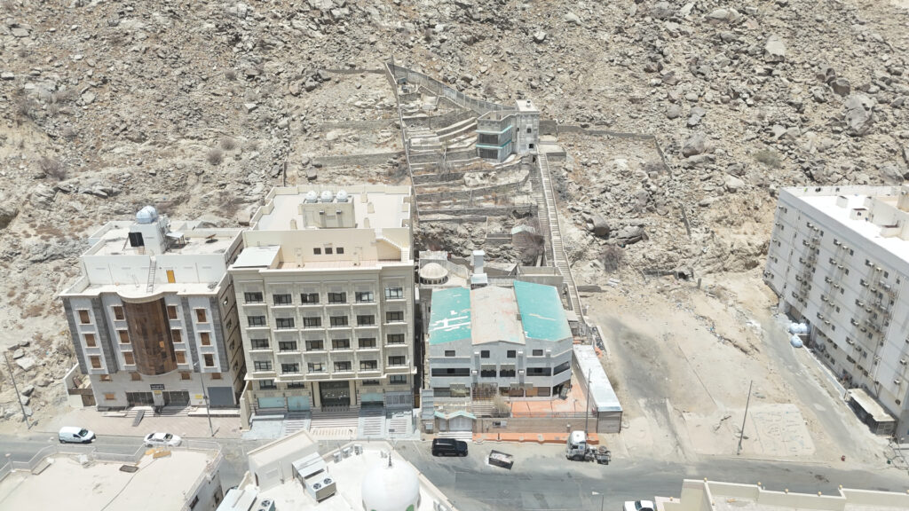 3-أرض سكنية 1274.97م2 بحي الجامعة