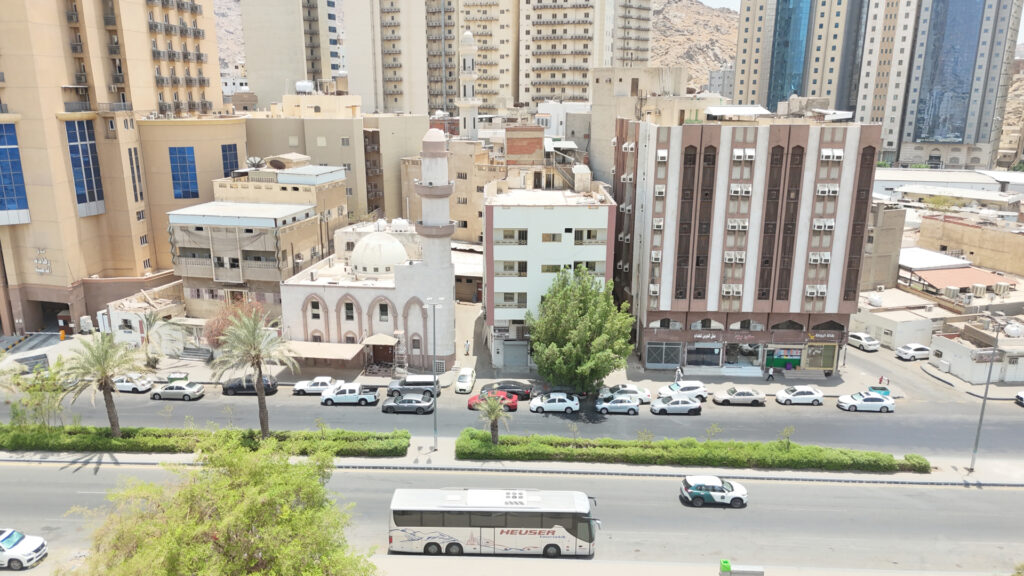 4-عمارة سكنية تجارية 375.47م2 بحي المعابدة