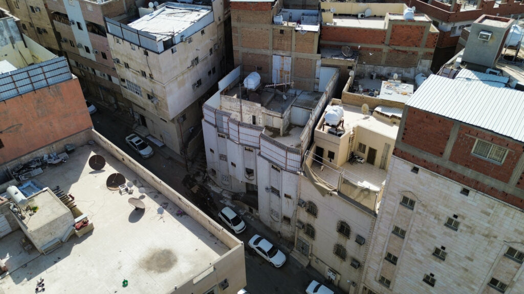16- عمارة سكنية