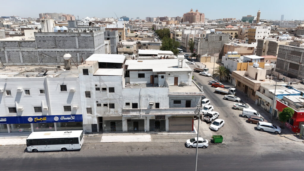 4-عمارة سكنية تجارية 328.88م2 بحي الثقبة