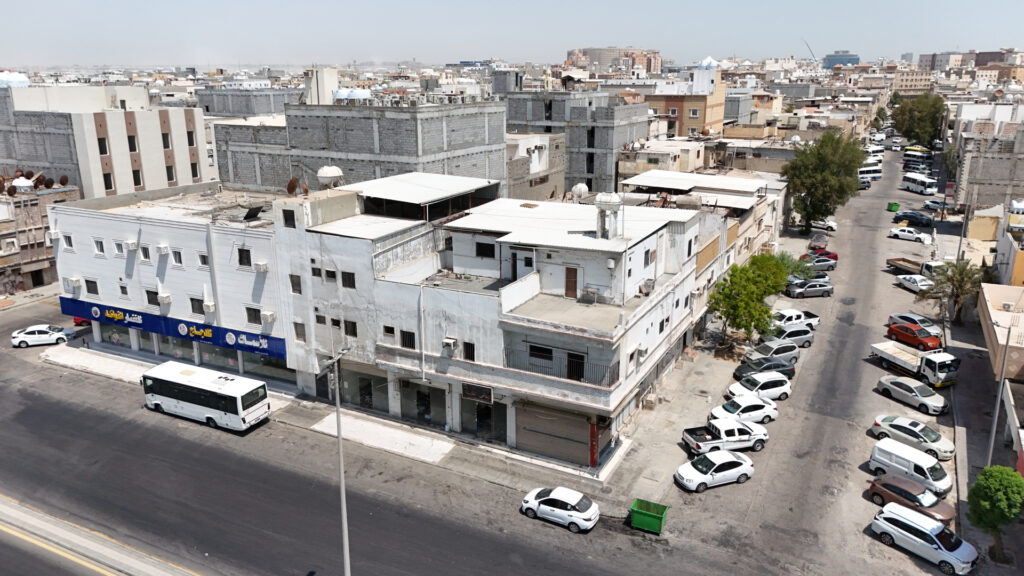 4-عمارة سكنية تجارية 328.88م2 بحي الثقبة