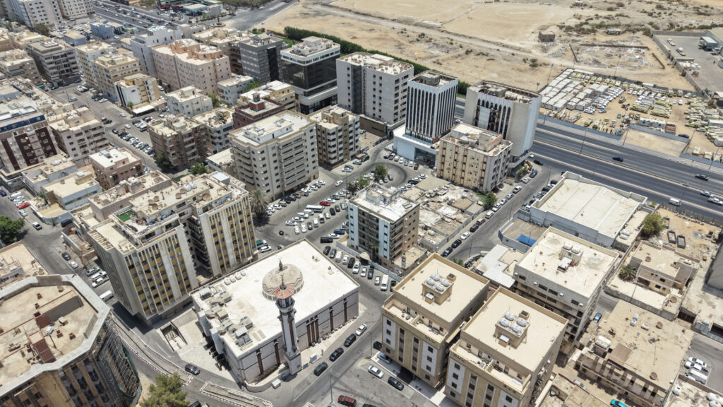 4- عمارة سكنية في حي الشرفية بمساحة 600م قطعة رقم 87