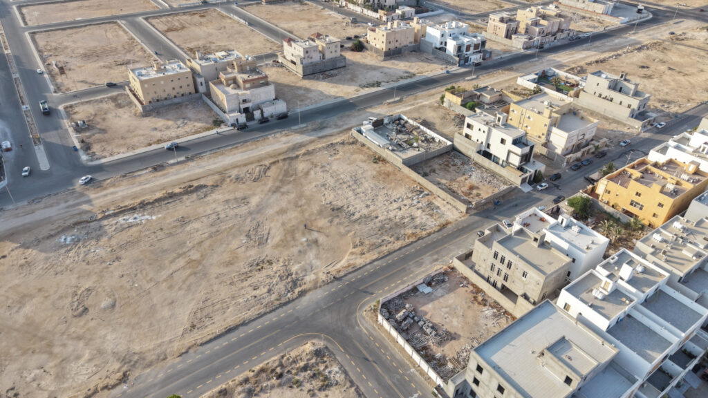 9-أرض سكنية في حي الامواج بمساحة اجمالية 1440م قطعة رقم 868 – 867