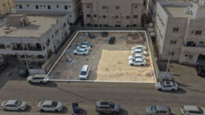 12- أرض سكنية في حي النزهة / 3 بمساحة 780م قطعة رقم 451 / أ