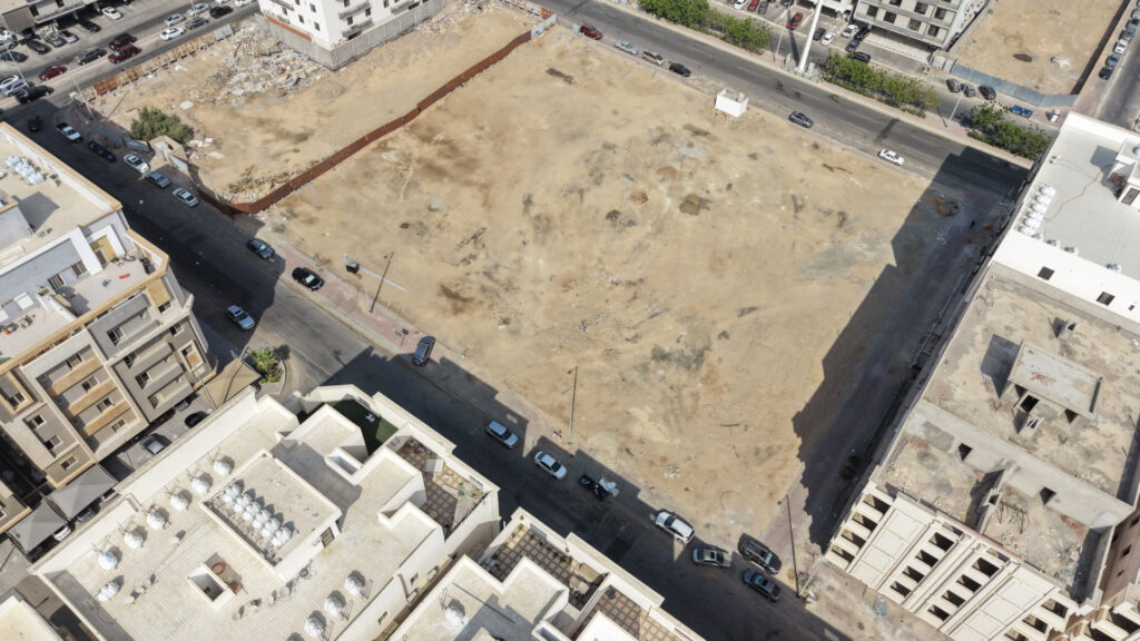 11- أرض سكنية في حي الواحة بمساحة 814م قطعة رقم 415